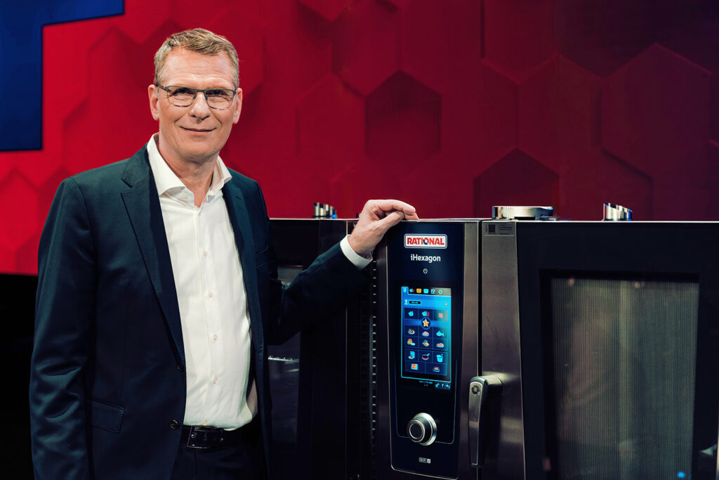 Markus Paschmann mit dem neuen »iHexagon«. © Rational