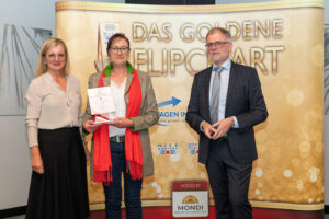 Elfi Schenkel (li.) und Thomas Wolfsegger (re.) mit Maria Pitzer von den »JUFA Hotels«. © Tagen in Österreich/Michael Kainz