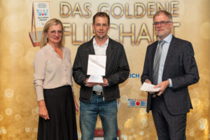 Elfi Schenkel (li.) und Thomas Wolfsegger (re.) mit Sebastian Ziegler vom »Refugium Hochstrass«. © Tagen in Österreich/Michael Kainz