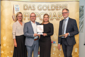 Elfi Schenkel (li.) und Thomas Wolfsegger (re.) mit Reinhard und Tina Sattler vom »Hotel Nationalpark«. © Tagen in Österreich/Michael Kainz