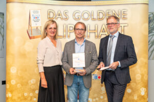 Elfi Schenkel (li.) und Thomas Wolfsegger (re.) mit Andreas Zenz vom »Hotel Schneeberghof«. © Tagen in Österreich/Michael Kainz