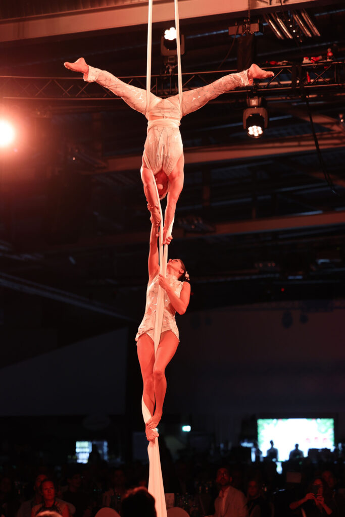 Das Aerial Silk Duo © HOGAST/Franz Neumayr