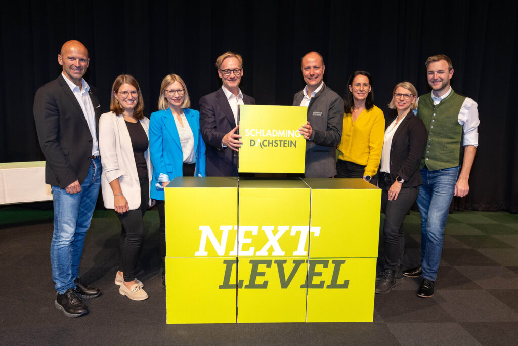 Hubert Siller, Sabrina Nagl, Andrea Schlömicher, Andreas Keinprecht, Mathias Schattleitner, Barbara Abel, Carolin Lang und Georg Knaus © Harald Steiner
