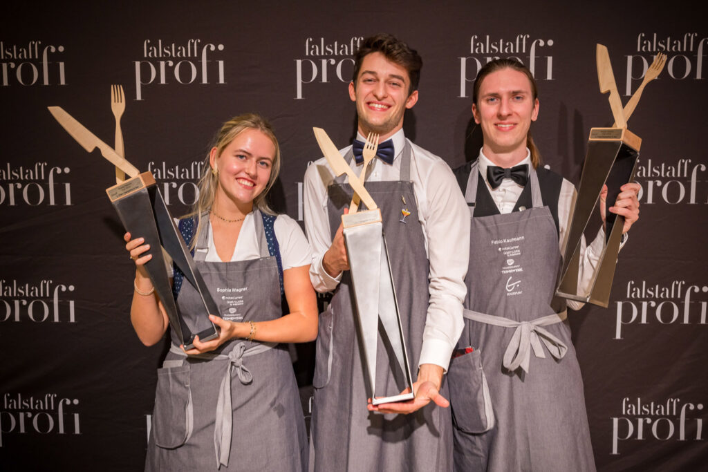 Die Top 3 in der Kategorie »Gastgeber/Bar«: Sophia Wagner, Laurent Trojer und Fabio Kaufmann. © Wildbild