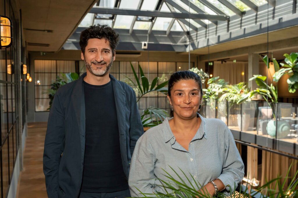 Paul Ivic, Geschäftsführer und Küchenchef im »Tian«, und Parvin Razavi, Creative Head Chef in der Küche des »&flora«