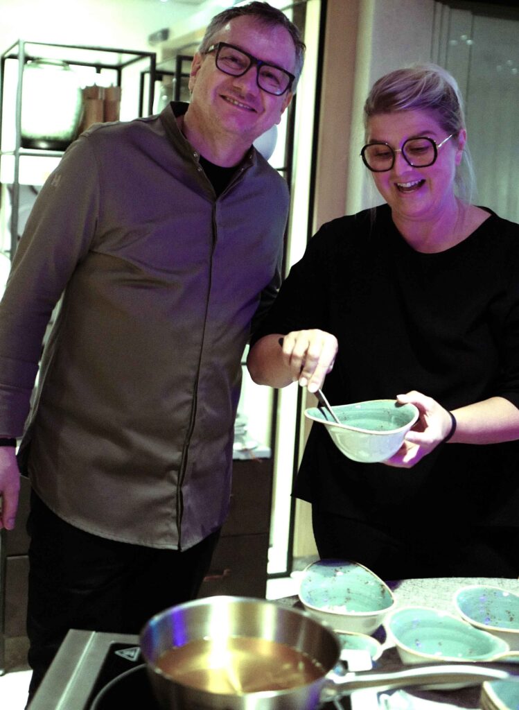 Christina und Rainer Müller (»Sonnenhof«) servierten gleich zum Start Lauchpüree und Kaviar.