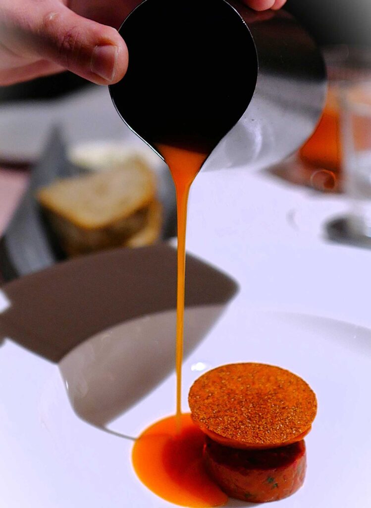 Starker Partner: Paprika und Chili gab es am Teller und im »Habañero Negroni«. Falstaff PROFI