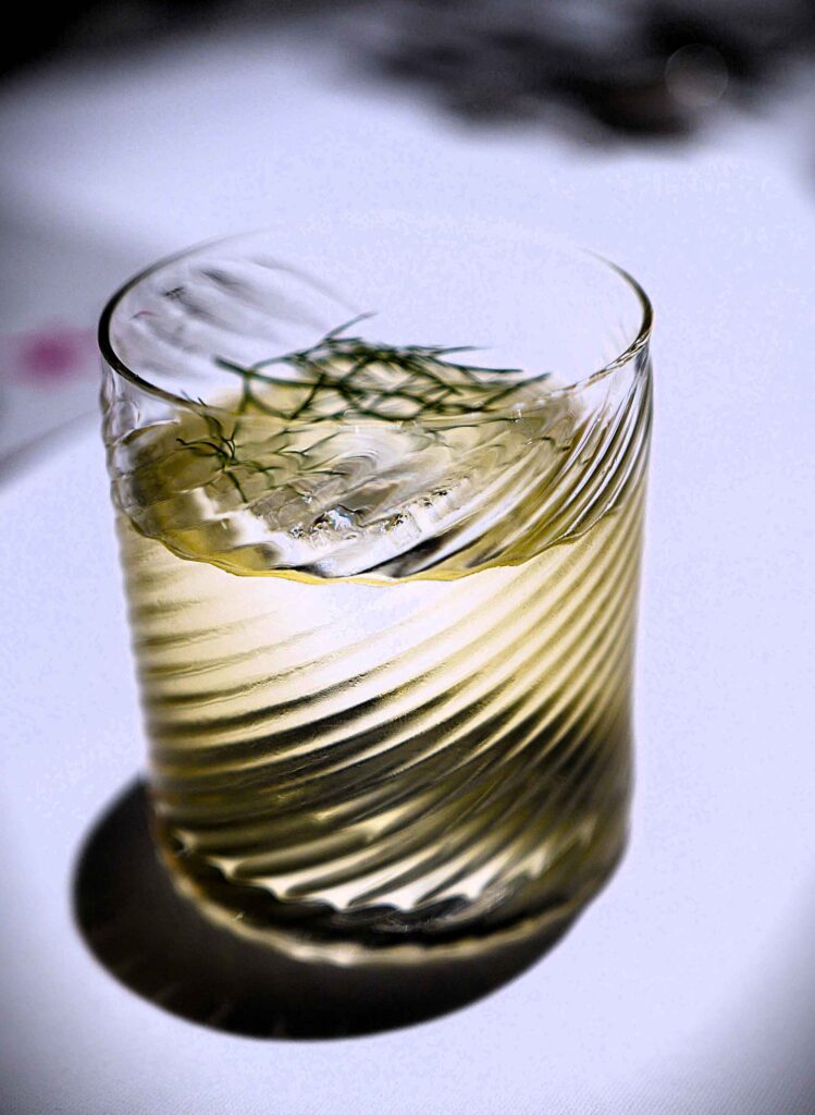Dill-Drink Bar am Wasser. Falstaff PROFI