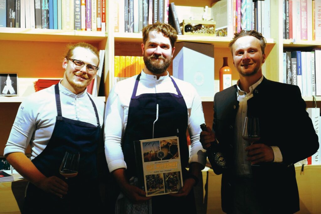 Bieriges Zusammenspiel: Jamie Unshelm (»Culinary Lab«), Stefan Sigl (»Gut Wildshut«) und Braumeister Sebastian Eßl (v.l.n.r.).