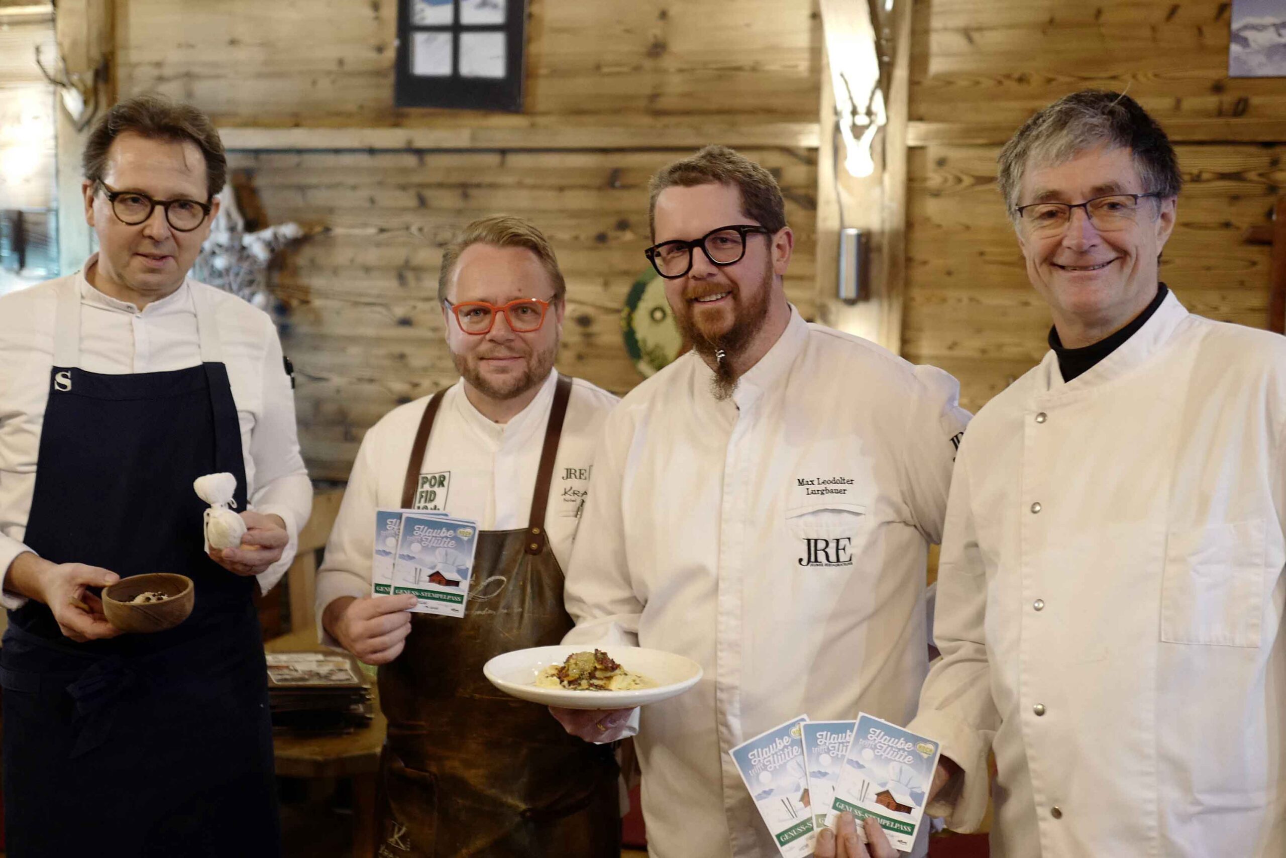 Hochsteirische Genüsse: Heinz Reitbauer, Andreas Krainer, Max Leodolter und Hans Wöls (v.l.n.r.) tischen am Berg auf.