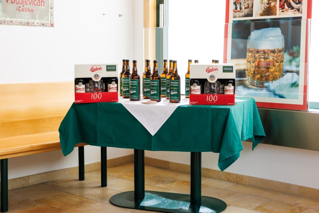 Schweizerhaus Budweiser 100 Jahre - Falstaff PROFI