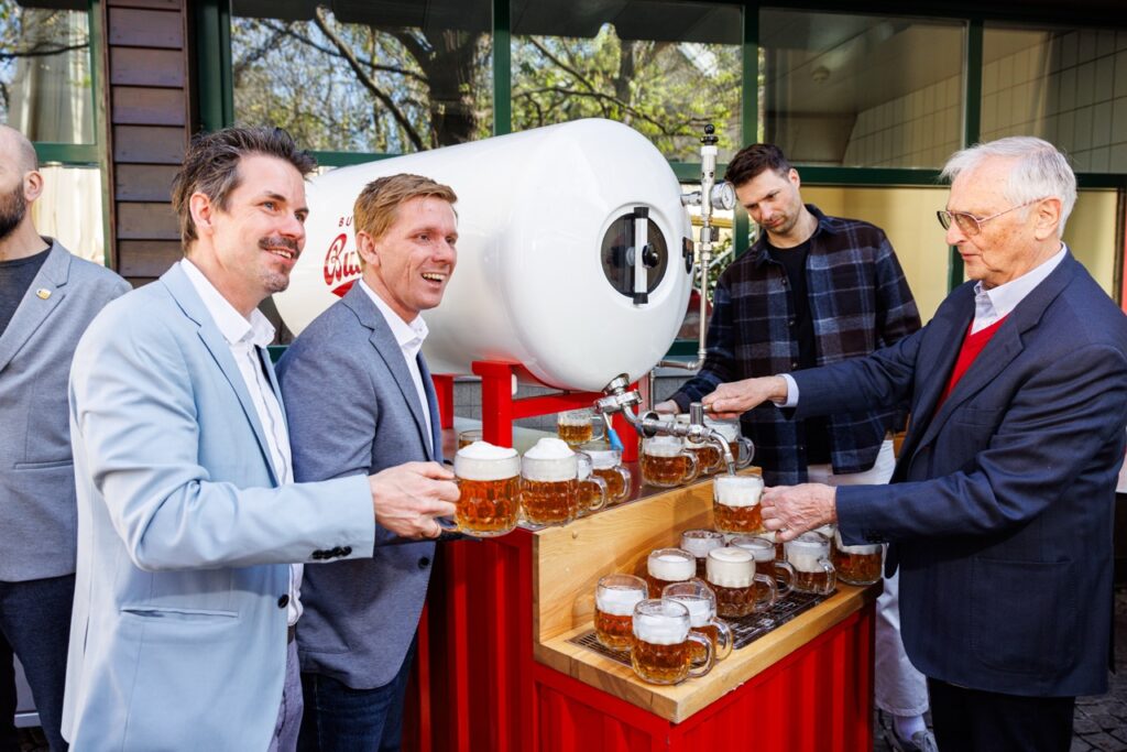 Schweizerhaus Budweiser 100 Jahre - Falstaff PROFI