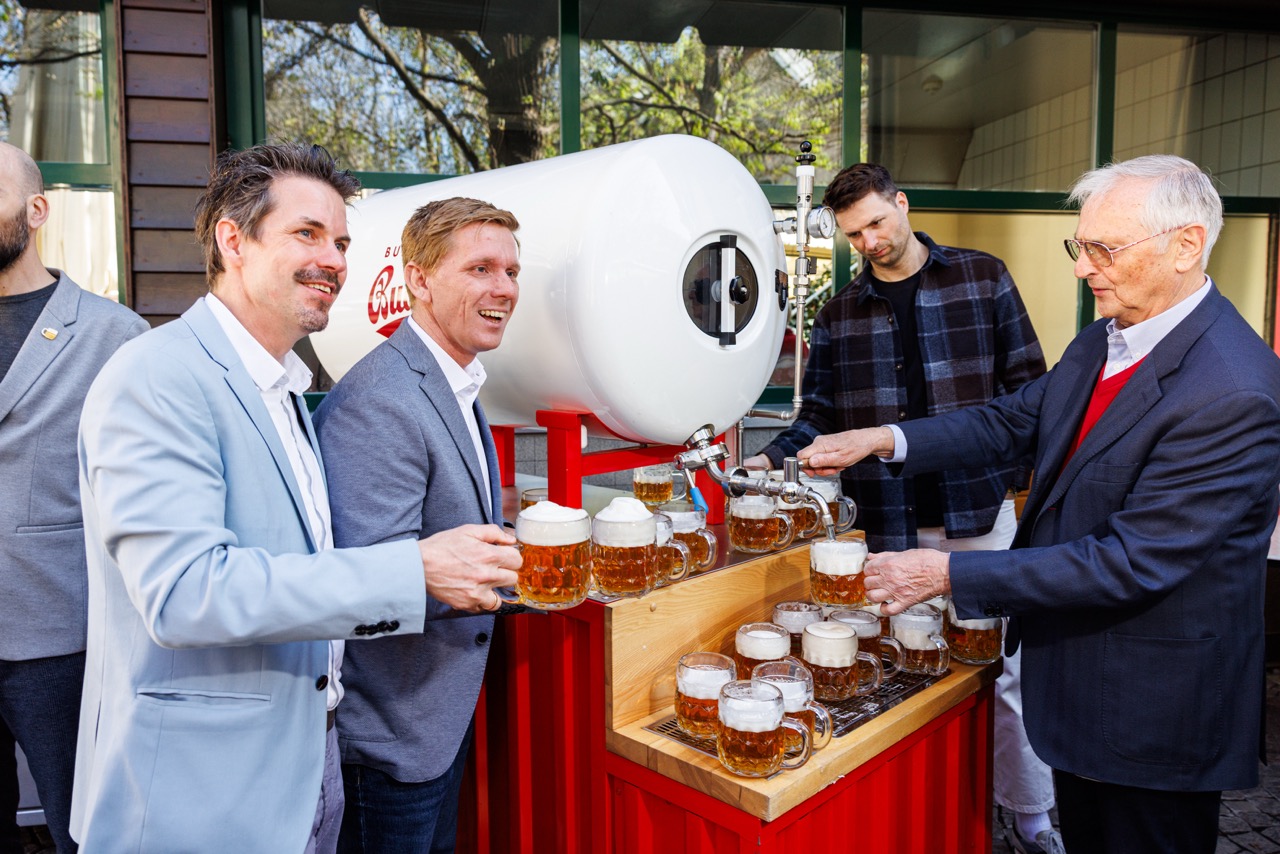 Schweizerhaus Budweiser 100 Jahre - Falstaff PROFI